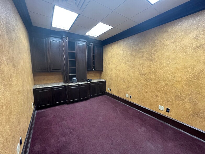 More Photos Of 4320 Johnson Rd, Odessa Industrial For Lease