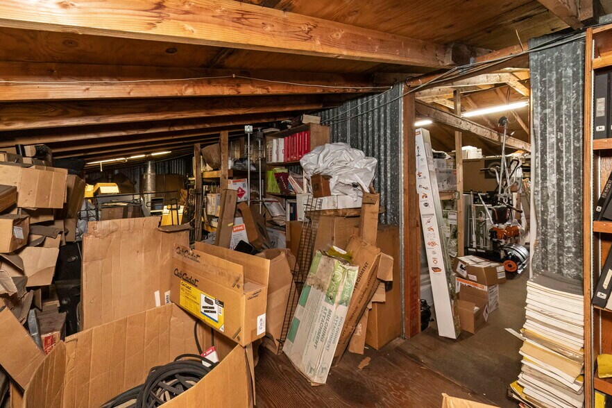 More Photos Of 901 Bay St, Port Orchard Storefront For Sale