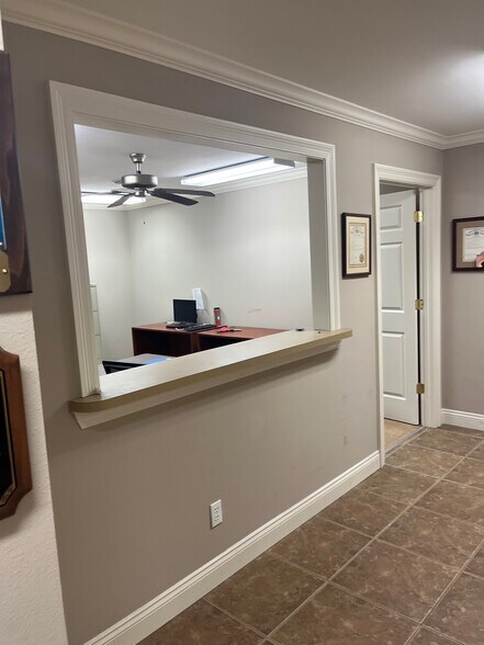 More Photos Of 68446 Tammany Trace Dr, Mandeville Office For Sale