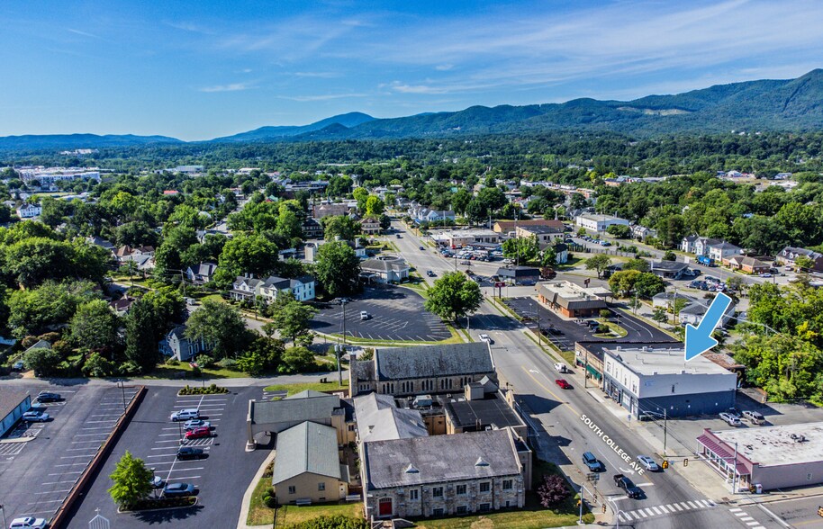 More Photos Of 205-209 S College Ave, Salem Office For Lease