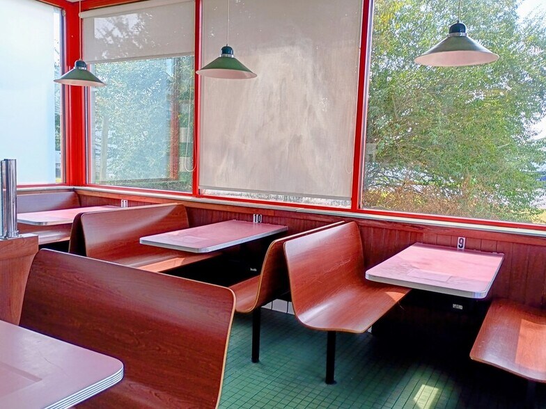 More Photos Of 612 S 3rd Ave, Chatsworth Restaurant For Lease