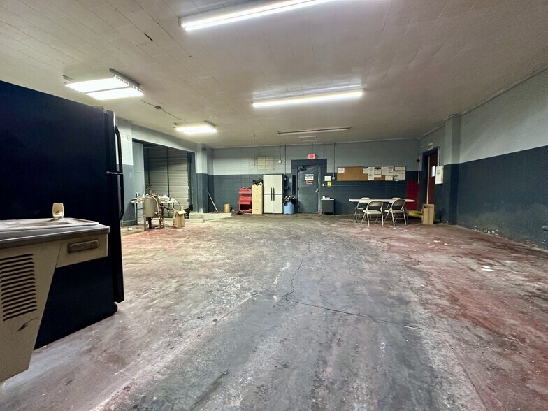 More Photos Of 181 Saluda St, Chester Warehouse For Lease
