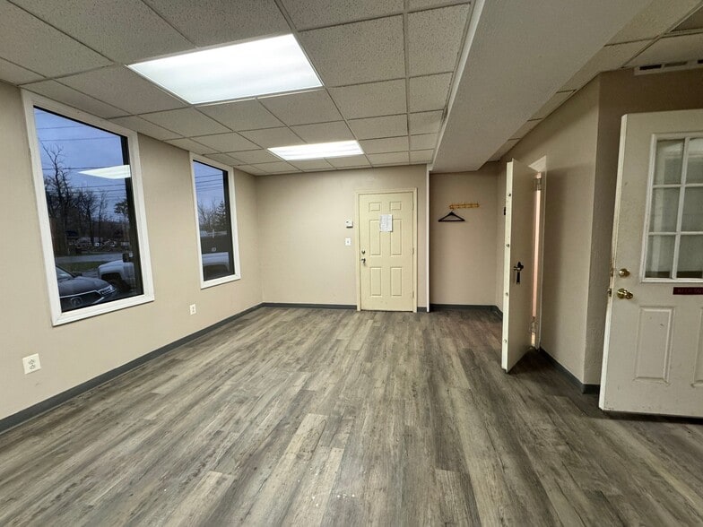 More Photos Of 304 W Second St, East Syracuse Warehouse For Lease