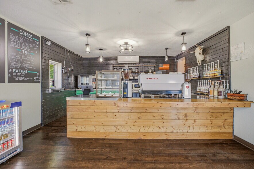 More Photos Of 608 SW Big Bend Trl, Glen Rose Restaurant For Sale