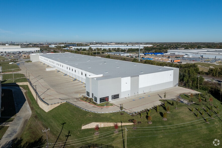 More Photos Of 540 S Town East Blvd, Mesquite Distribution For Lease