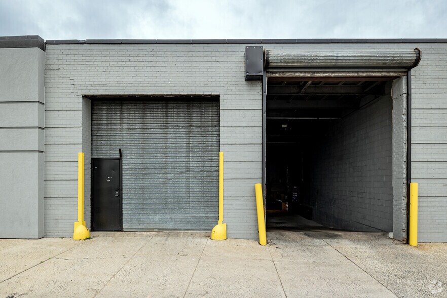 More Photos Of 50 Nassau Terminal Rd, New Hyde Park Warehouse For Lease