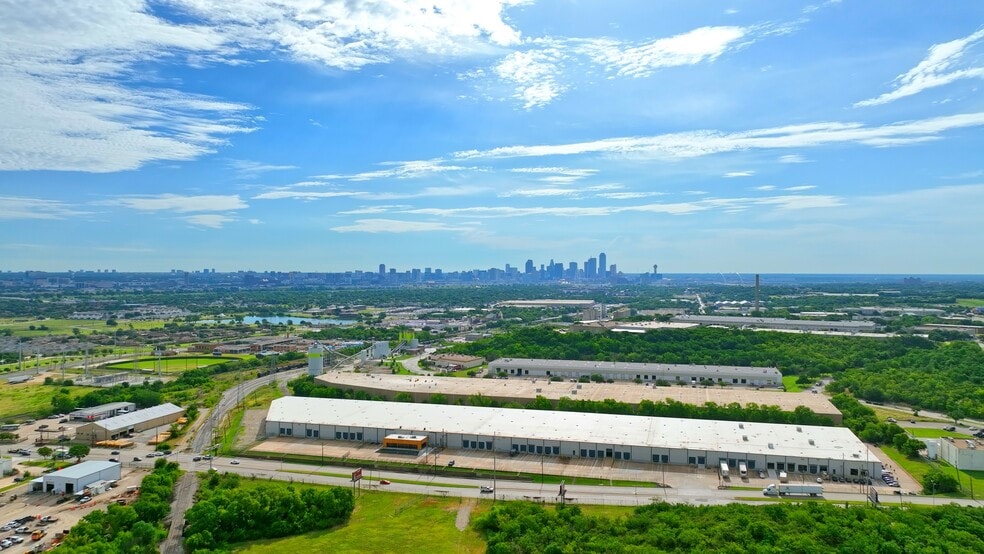 More Photos Of 2424 N Westmoreland Rd, Dallas Manufacturing For Sale