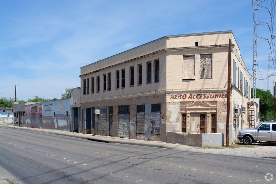 More Photos Of 300 Fredericksburg Rd, San Antonio Warehouse For Lease