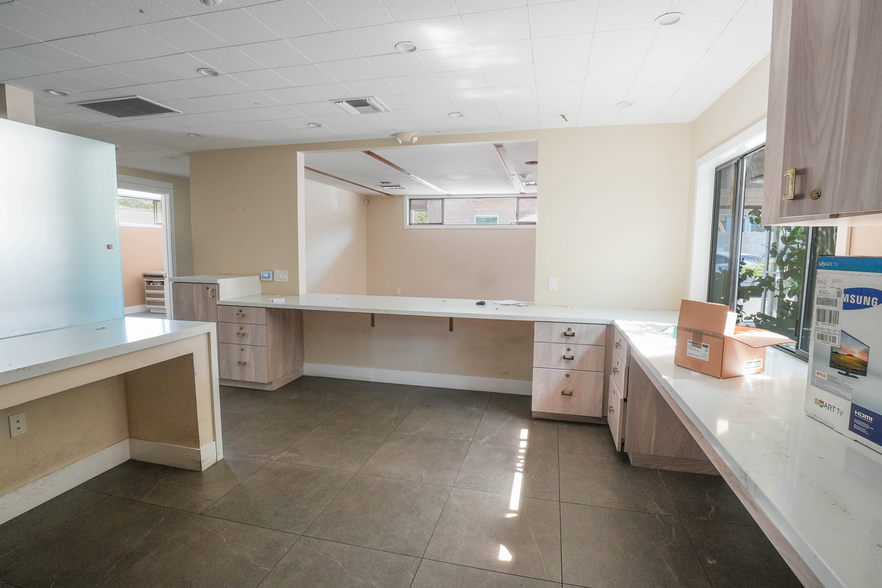 More Photos Of 3490 Linden Ave, Long Beach Medical For Sale