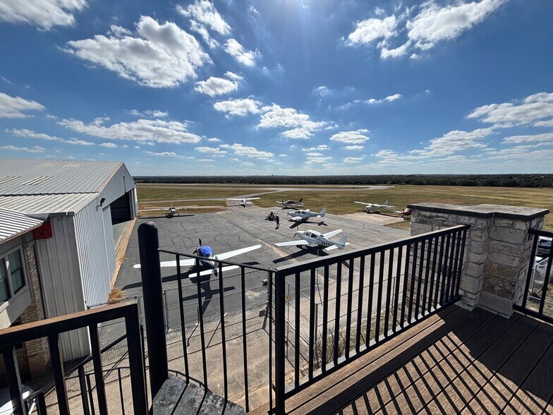 More Photos Of 302 Toledo Trl, Georgetown Office For Sale