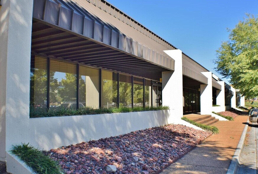 More Photos Of 1555 The Boardwalk, Huntsville Office For Lease