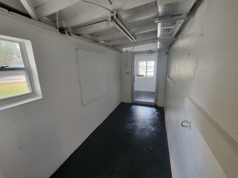 More Photos Of 2893 Edison Ave, Jacksonville Storefront Retail Office For Lease