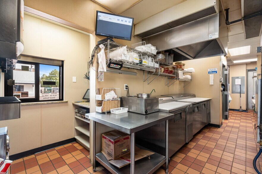 More Photos Of 1138 Yellowstone, Pocatello Restaurant For Sale