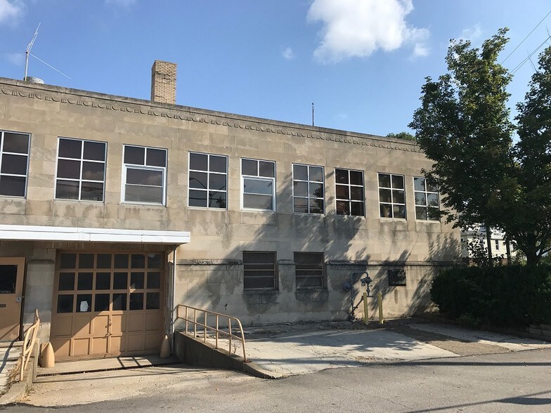 More Photos Of 161 N Lincoln Ave, Salem Office For Sale