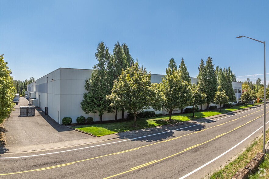 More Photos Of 17948 NE Riverside Pky, Portland Warehouse For Lease