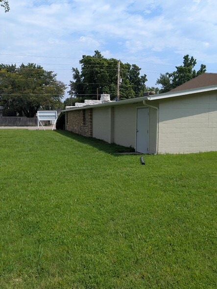 More Photos Of 1931 NE Seward Ave, Topeka Freestanding For Sale