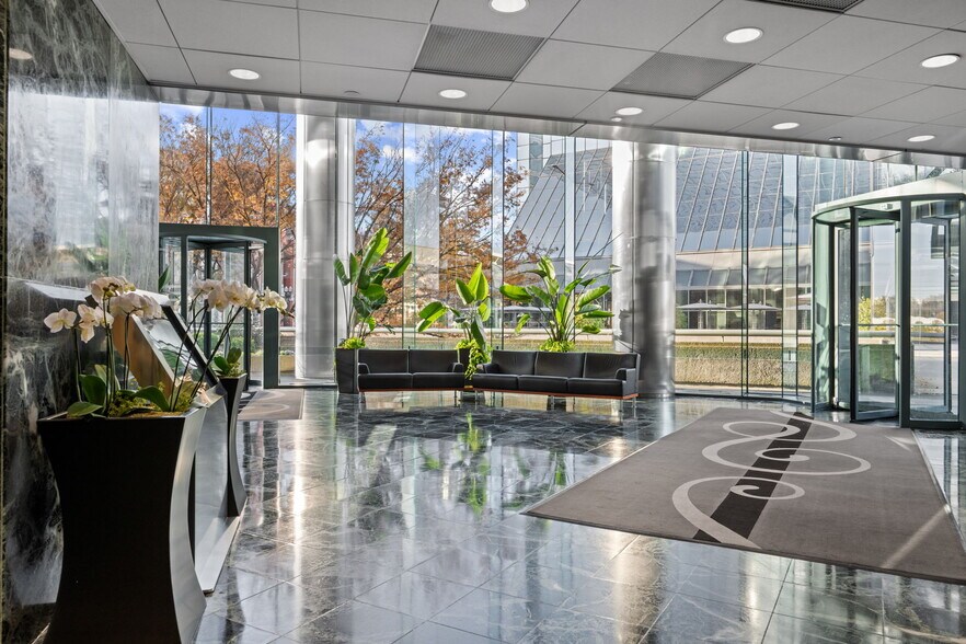 More Photos Of 900 S Gay St, Knoxville Office For Sale