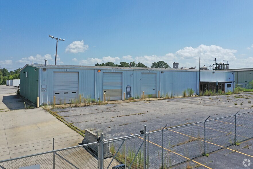More Photos Of 406 Summit Rd, Eden Truck Terminal For Lease