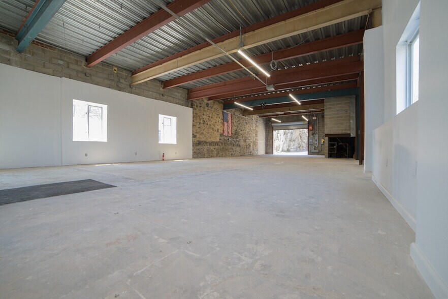 More Photos Of 1 Martin Pl, Port Chester Manufacturing For Lease
