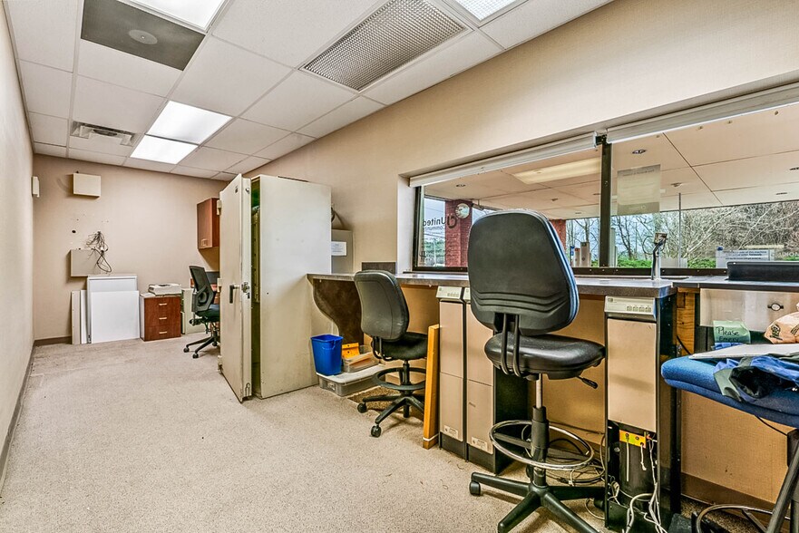 More Photos Of 865 Ga-20/81 Hwy, McDonough Bank For Sale