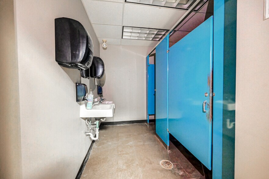 More Photos Of 20 Willow Springs Cir, York Warehouse For Sale