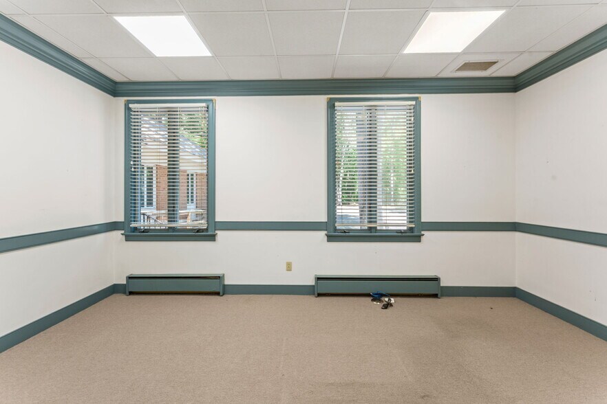 More Photos Of 678 Rappahannock Dr, White Stone Office For Sale