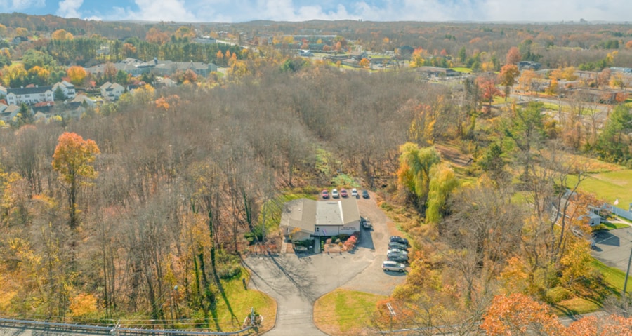More Photos Of 69 Oakland Rd, South Windsor Veterinarian Kennel For Sale