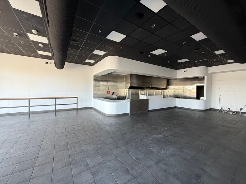 More Photos Of 3450 Dodge St, Dubuque Freestanding For Lease