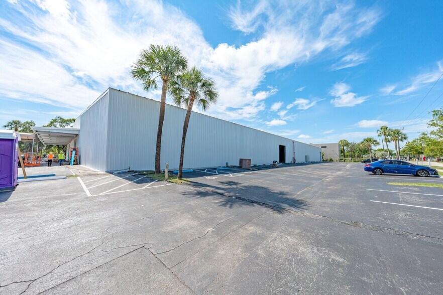 More Photos Of 198 Lock Rd, Deerfield Beach Warehouse For Lease
