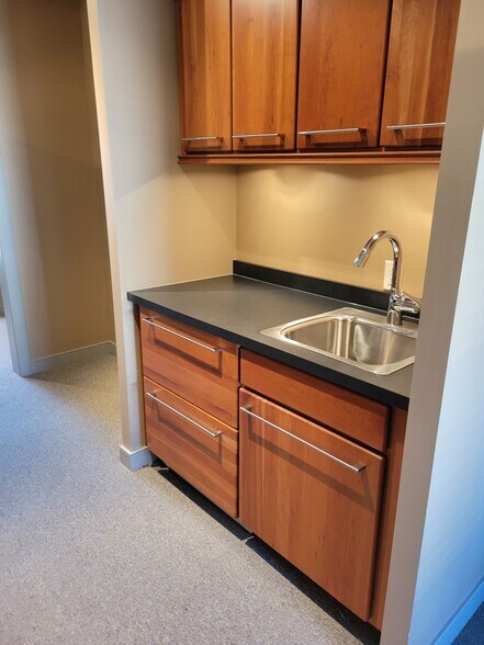 More Photos Of 342 E Main St, Leola Office For Lease