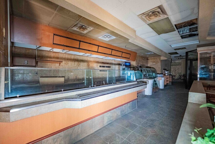 More Photos Of 1181 Notre Dame Av, Sudbury Restaurant For Lease