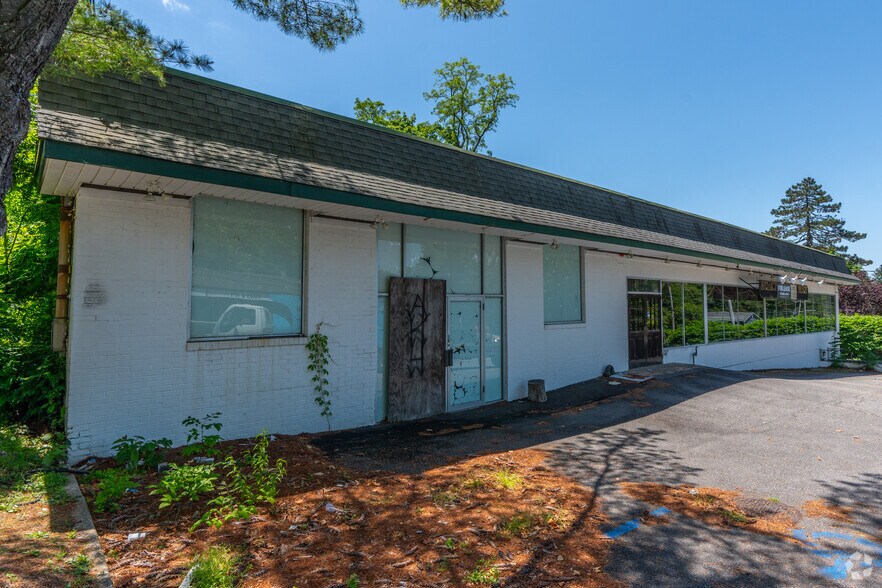 More Photos Of 80 E Main St, Huntington Freestanding For Sale