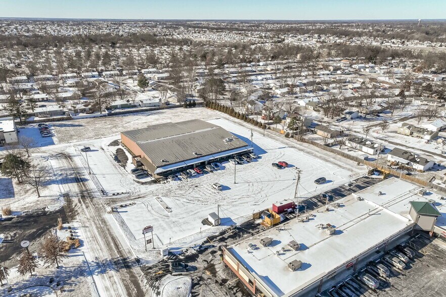 More Photos Of 177 Frontier Park Dr, O'Fallon Bowling Alley For Sale