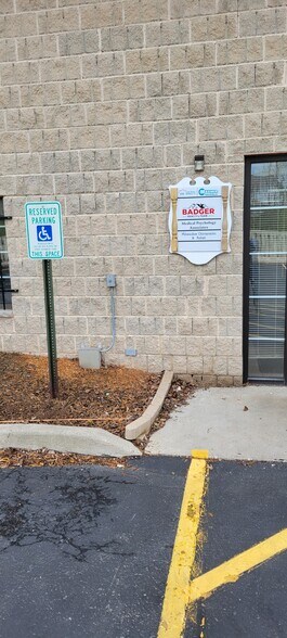 More Photos Of 6520 W Layton Ave, Greenfield Medical For Lease