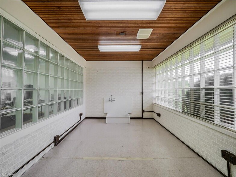 More Photos Of 31255 Lorain Rd, Cleveland Office Residential For Sale