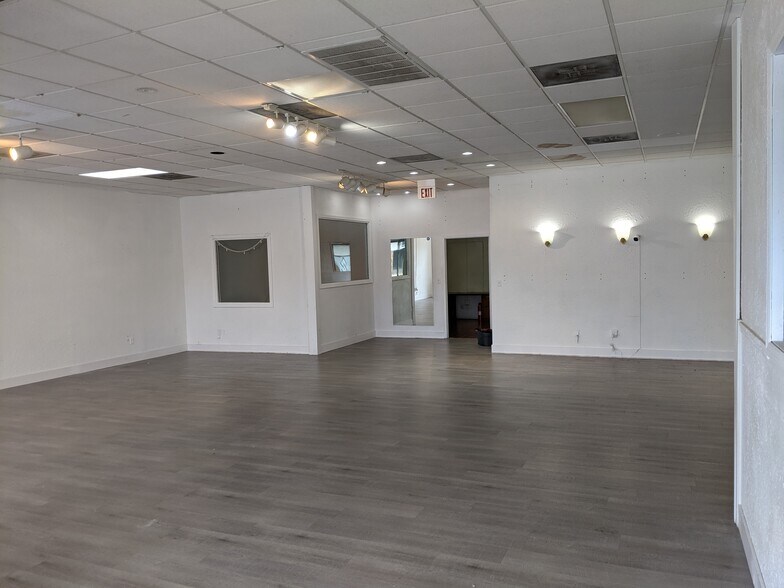 More Photos Of 6500 W Main St, Belleville Unknown For Lease