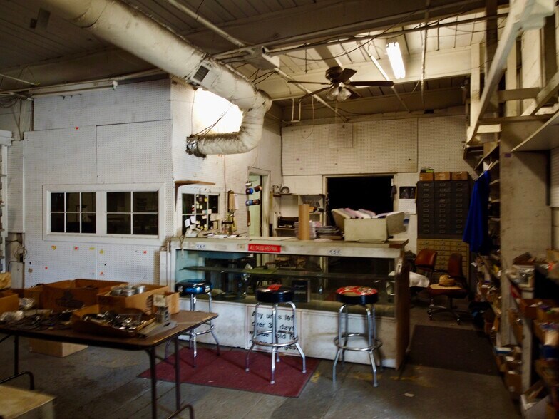 More Photos Of 3560 NW Highway 20, Conyers General Retail For Sale