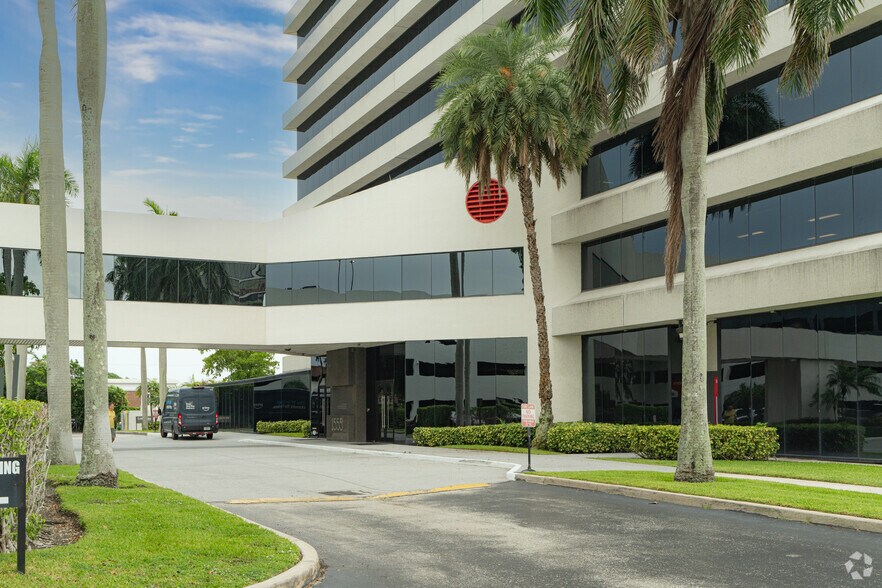 More Photos Of 1555 Palm Beach Lakes Blvd, West Palm Beach Office For Lease