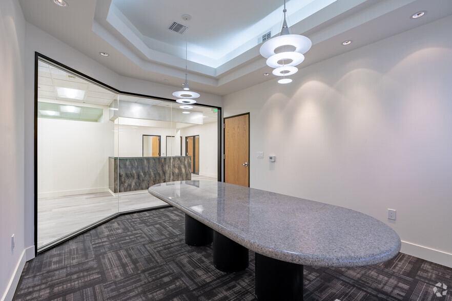 More Photos Of 21110-21132 Vanowen St, Woodland Hills Light Manufacturing For Lease