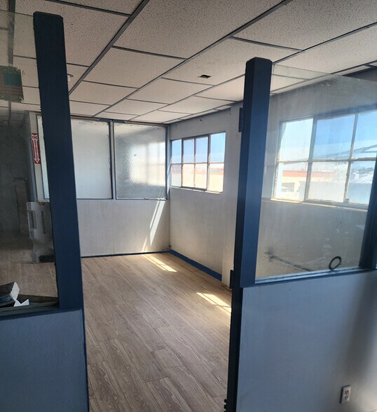 More Photos Of 2645 Yates Ave, Commerce Distribution For Lease
