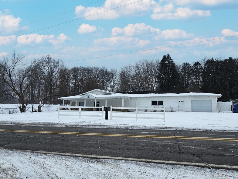 More Photos Of 3949 N River Rd, Freeland Office For Sale