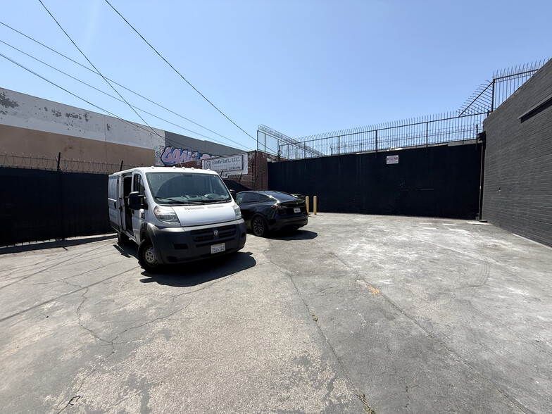 More Photos Of 1126 E 14th St, Los Angeles Warehouse For Sale
