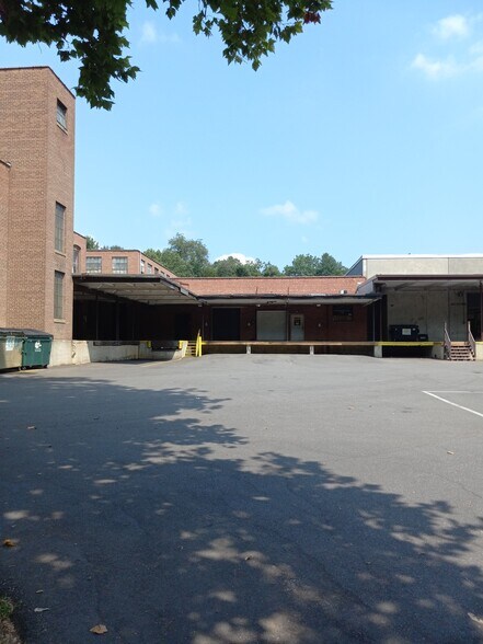 More Photos Of 141 S Main St, Beacon Falls Service For Lease