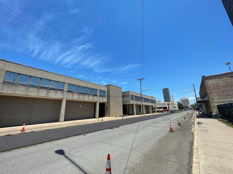 More Photos Of 1110 W 7th St, Little Rock Light Distribution For Lease