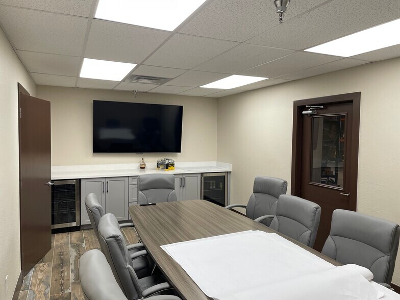 More Photos Of 6262 N 57th Ave, Glendale Manufacturing For Sale