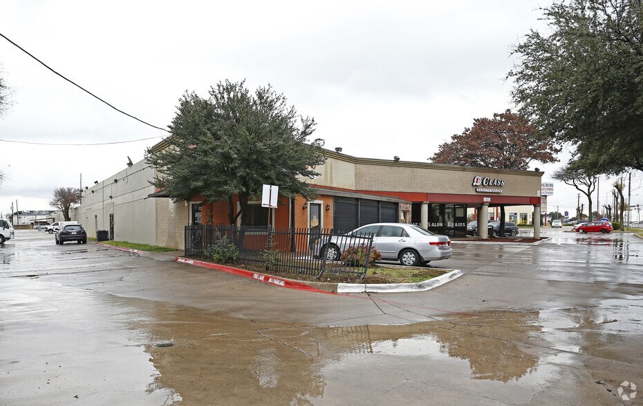 More Photos Of 9205 Skillman St, Dallas Showroom For Lease