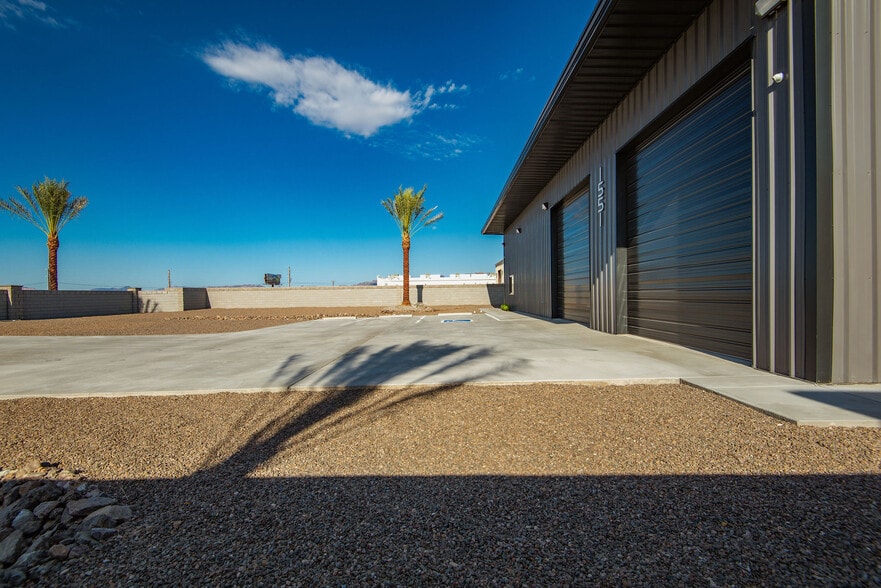 More Photos Of 1551 E World Blvd, Fort Mohave Showroom For Sale