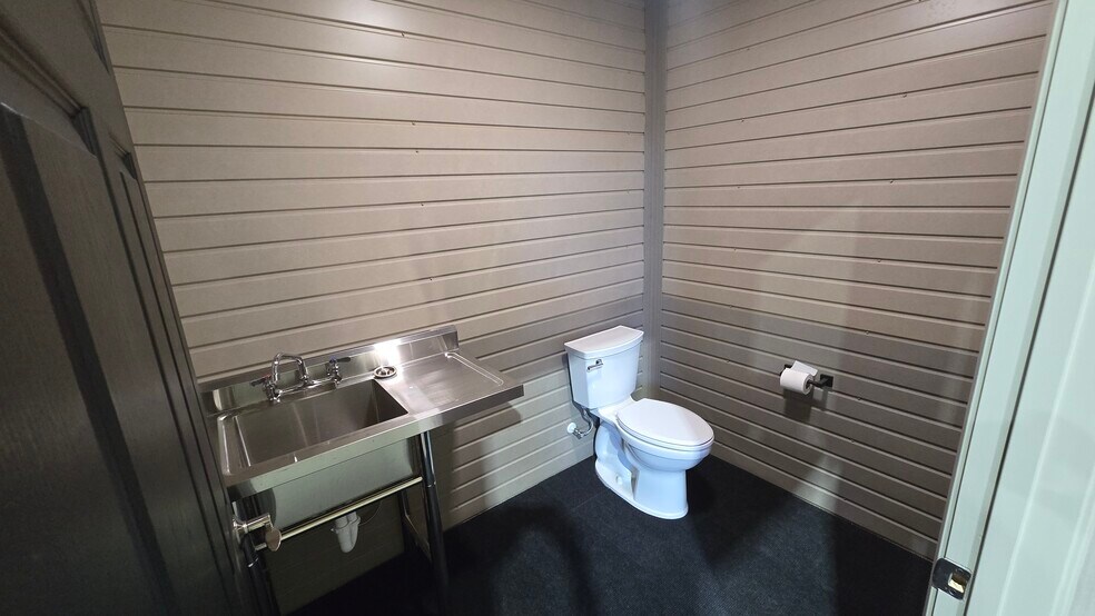 More Photos Of 144 McCrary Rd, Mooresville Flex For Sale