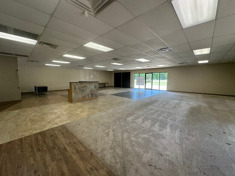 More Photos Of 16557 NE 23rd St, Choctaw Showroom For Sale