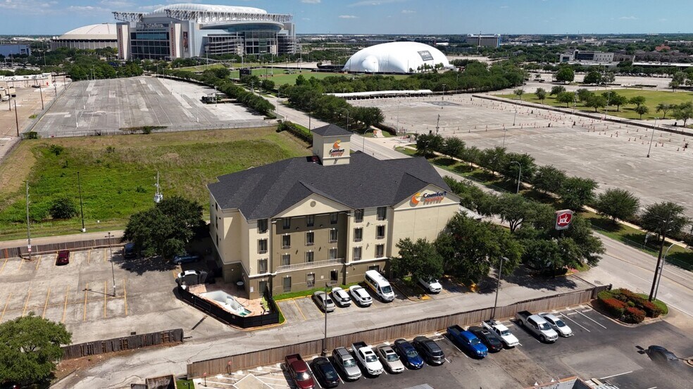 Primary Photo Of 1055 McNee Rd, Houston Hotel For Sale
